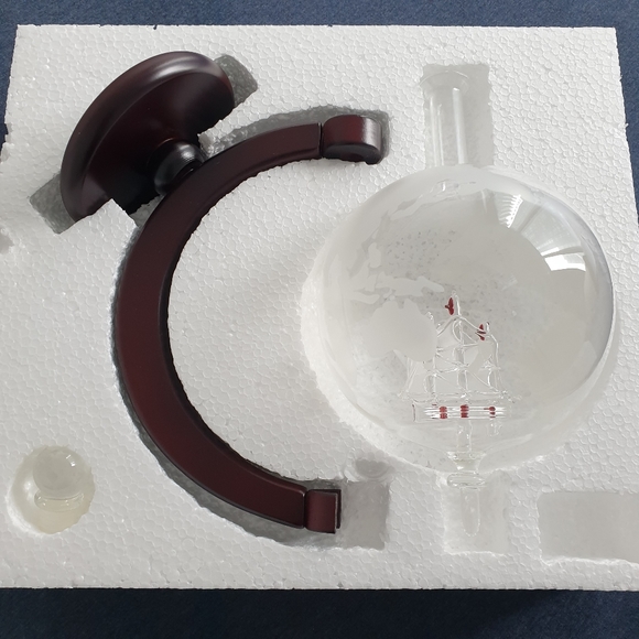 Novelty globe decanter - Picture 7 of 8